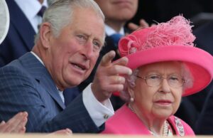 Isabel II prepara su sucesión con un gesto a Carlos en el Jubileo de Platino