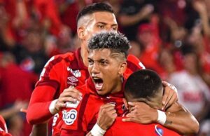 EL DIABLO SALVÓ SU FIESTA EN EL ULTIMO MOMENTO