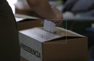 Expresidente Figueres y evangélico Alvarado lideran votación en Costa Rica