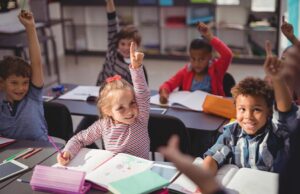 Italia limita desde hoy la educación a distancia en los colegios