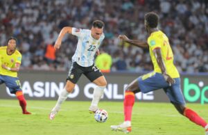 La Selección Colombia, sin brújula : cayó 1-0 con Argentina y se aleja más de Qatar