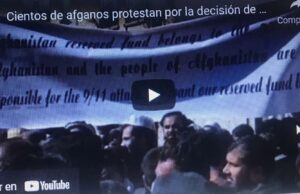 Cientos de afganos protestan por la decisión de EE.UU. de retener sus fondos