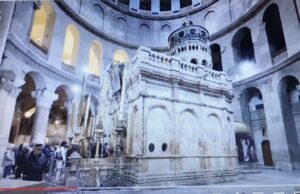 El Santo Sepulcro renueva su suelo en la segunda fase de restauración