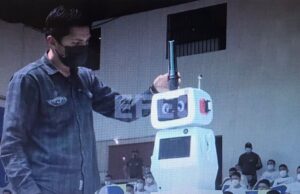 Jovam, un robot para educar a los reos de Perú