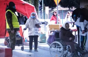Abuelos y niños, el rostro generacional de damnificados de guerra en Ucrania