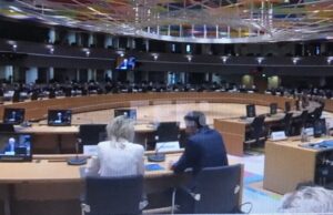 La UE financiará más armas para Ucrania y evalúa sancionar la energía rusa