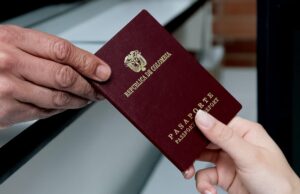 Larga Fila Para Sacar Pasaporte, En La Jornada Especial, En el Centro Comercial La Estación