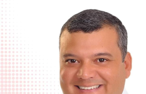 LA IRREVERENTE POLÍTICA – Por: Gastón Bauta Gaudaza