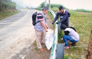 Jornada ambiental en la vía a Cristo Rey