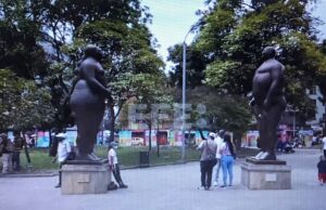 El artista Fernando Botero celebra sus 90 años pintando acuarelas y en familia