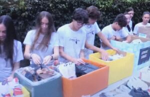 Estudiantes de Florida recolectan 12.000 pares de zapatos para los desamparados
