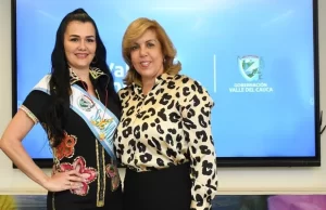 Gobernadora impuso la banda Señora Valle a Paula Valencia