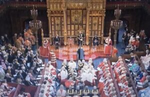 Carlos reemplaza por primera vez a la reina en la apertura del Parlamento