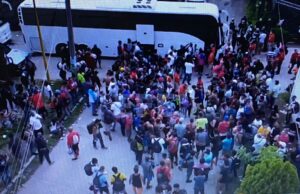 Caravana migrante logra acuerdo de regularización para transitar libre en México por 30 días