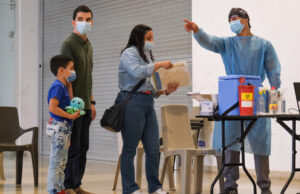 Vacunación, la mejor aliada para evitar complicaciones por covid en temporada de lluvias