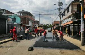 Más de 97.000 metros cuadrados de vías se han recuperado en Cali