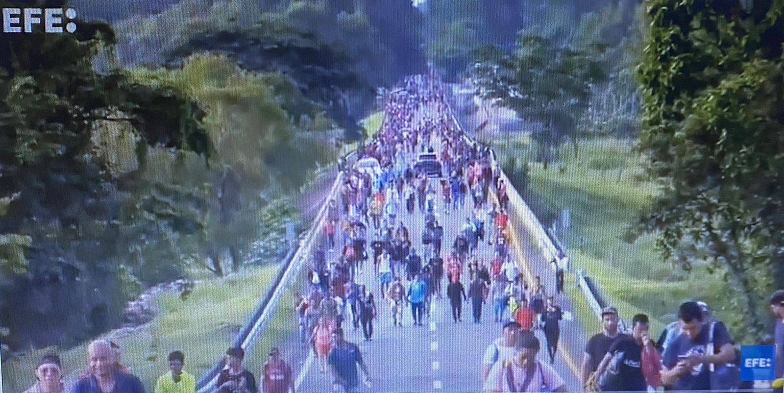 Caravana Migrante Se Dispersa Pero No Detiene Su Paso Por El Sur De ...