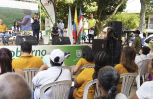La comunidad de Primero de Mayo acudió a la cita en ‘Gobierno al barrio’