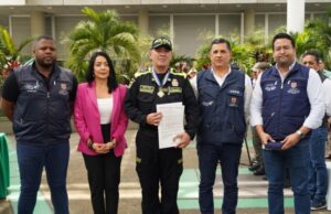 Alcaldía le Reconoce el esfuerzo al general León Montes, por cuidar la vida