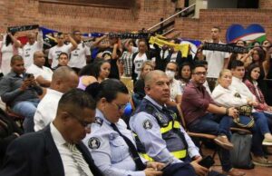 Alcaldía gradúa 50 jóvenes de primera línea como reguladores de tránsito