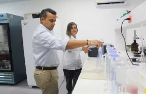 Con su laboratorio en Buga, Acuavalle garantiza un consumo de agua de calidad en los 33 municipios donde opera