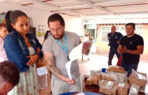 Maestros y estudiantes de la comuna 18 recibieron dotación en sus instituciones educativas