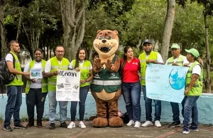 Con apoyo de los Gestores Ambientales de Inciva, niños de El Águila cultivan huertas que contribuyen con el ambiente