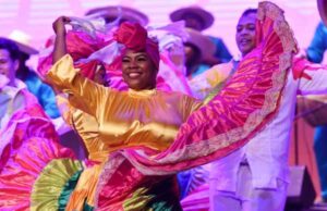¡Éxito total! 1.000 personas coparon la gala inaugural del Primer Encuentro Mundial de Culturas Populares