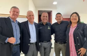 Indervalle presenta su oferta institucional en encuentro con Mindeportes