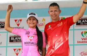 La ciclista ‘Valle Oro Puro’ Kimberly Escobar ganó y se vistió de líder en la Vuelta al Valle Femenina