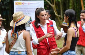 La reina Letizia estuvo en Cali visitando a emprendedores locales