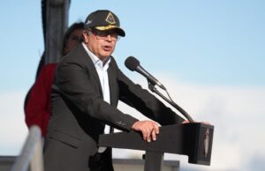 Es necesario fortalecer las capacidades de las fuerzas aéreas y naval para defender todo el territorio nacional: Presidente Petro