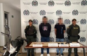 Capturados en flagrancia mientras hurtaban a una mujer a mano armada en Cali