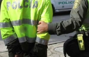 Policía fue capturado por robarse una billetera durante un procedimiento en Santander