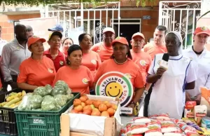 En Llano Verde 100 caleños de escasos recursos se regocijan con los alimentos donados por Cavasa en la campaña ‘Cali, Volvamos a Sonreír’