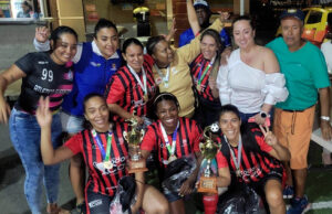 Secretaría del Deporte levantó el trofeo de campeona en el Torneo de Futsal Femenino Interorganismos