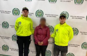 Tía materna obligaba a su sobrina a tener relaciones sexuales con su amante