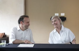 Reunión positiva de Alejandro Eder y Dilian Francisca Toro