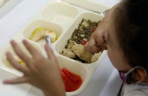 Inician operaciones los comedores comunitarios para asistir a población en situación vulnerable en Cali.