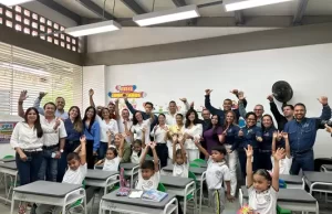 Dotación de mobiliario escolar mejorará las condiciones de 748 estudiantes