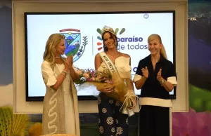 Gobernadora impuso banda a la Señorita Valle