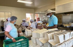 Un total de 1300 personas se benefician cada fin de semana a través de raciones alimenticias