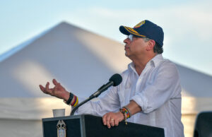 Petro invita a exmandatarios a un Acuerdo Nacional y a cumplir la palabra con la Reforma Agraria, la transformación del territorio y la verdad