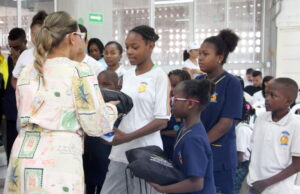 Alcaldía de Cali entregó kits escolares a estudiantes vulnerables