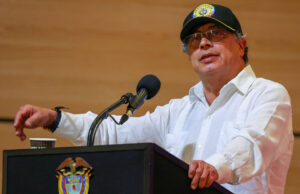 Petro denuncia que se viene fraguando un golpe de Estado ‘a la colombiana’