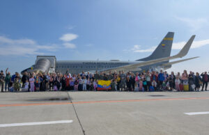 En vuelo humanitario llegaron al país los colombianos procedentes del Líbano