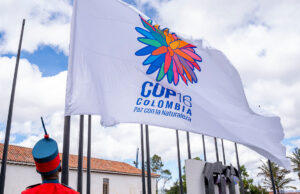 Ministerios y entidades del Gobierno nacional izaron la bandera de la COP 16