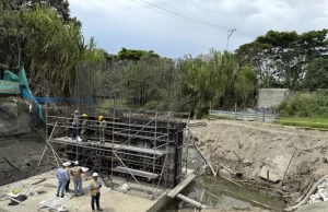 Avanza la construcción del puente El Papayal, en la vía Tuluá-Andalucía