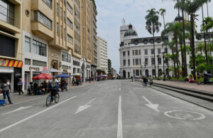 La peatonalización del centro de Cali se mantiene con la habilitación de un carril
