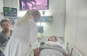 Gobernadora del Valle del Valle visitó a los civiles y policías heridos en el atentado de Jamundí